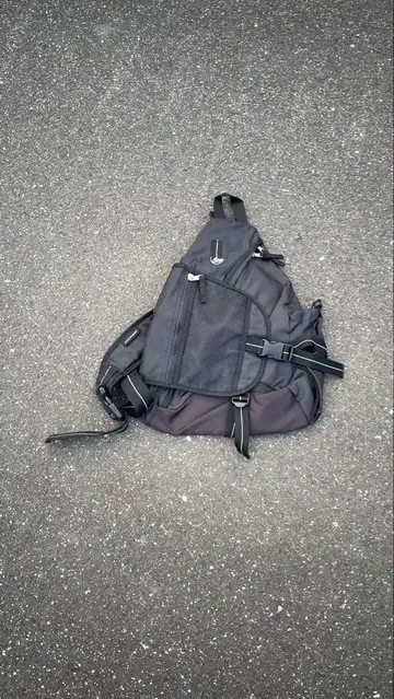 00s black nylon teck shoulder bag