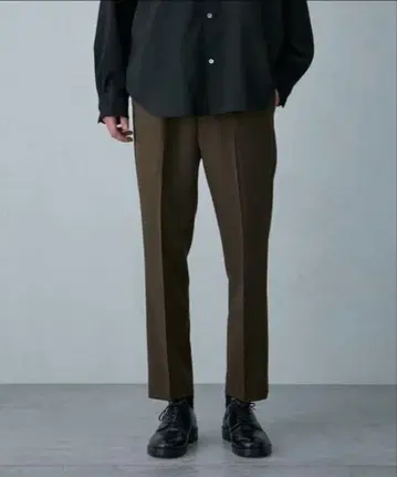 퍼블릭 도쿄 에버 크리즈 슬림 테이퍼트 슬랙스