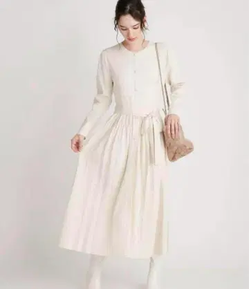 셀포드 다나카 미나미 착용 플리츠 니트 원피스 아이보리 베이지