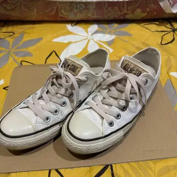 컨버스 올스타 화이트 스니커즈