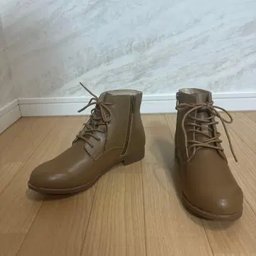BENEBIS 22.5 베이지 레이스업 부츠 새상품 미사용 힐 2.0