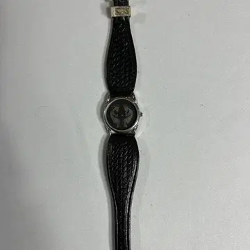 블랙 가죽 손목시계