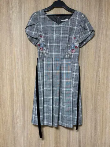 그레이 계열 체크 반팔 원피스