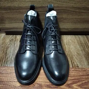 블랙 가죽 하이컷 부츠