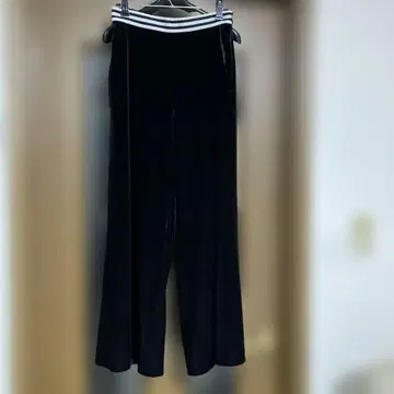 BORDERS at BALCONY 벨벳 팬츠 블랙