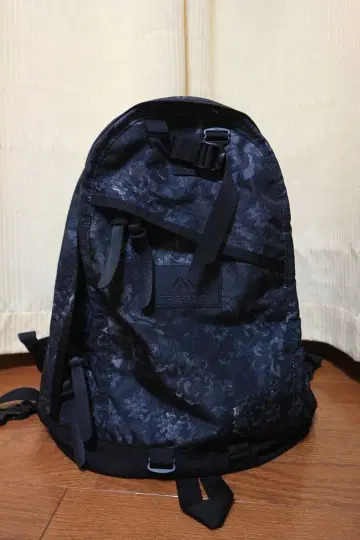 GREGORY 블랙 꽃무늬 백팩