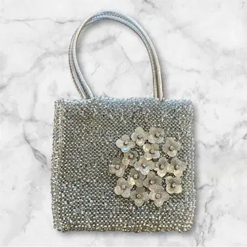 [ 새상품급 ] 실버 글리터 꽃 모티브 핸드백