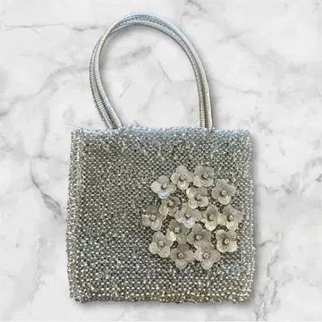 [ 새상품급 ] 실버 글리터 꽃 모티브 핸드백