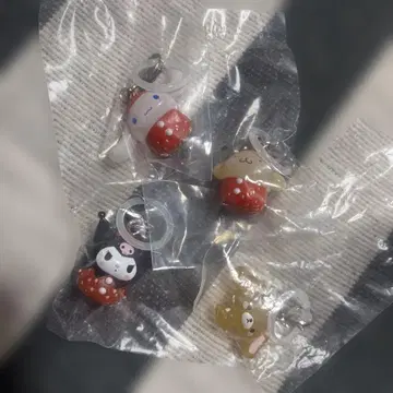 딸기 메지루시 액세서리 가챠가챠 산리오 시나몬 포무포무 쿠로미