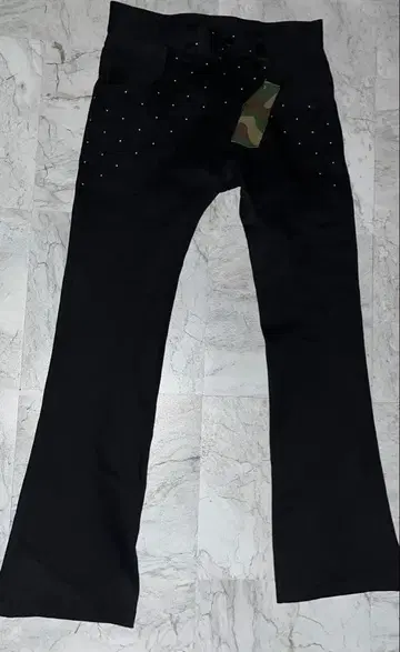 dirty A 플레어 팬츠 yvngboip dab 착용