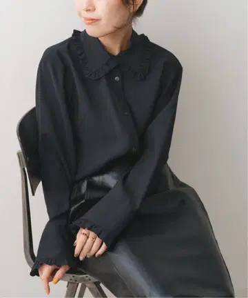 Spick and Span 프릴 칼라 블라우스 블랙