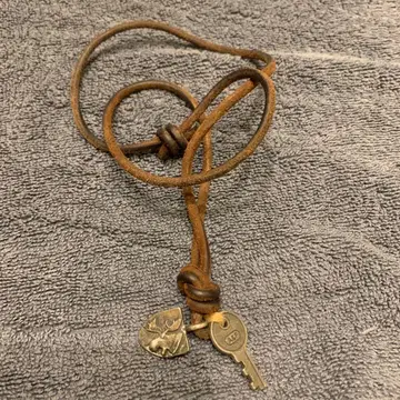 가죽 목걸이 Abercrombie & Fitch 아베크롬비 앤 피치