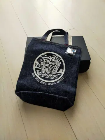 [ 미사용 새상품 ] 베티 스미스 미니 토트백 맨홀 콜라보 핀 배지 세트