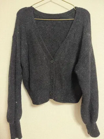 다크 그레이 V넥 니트 ONE 사이즈