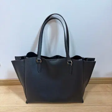 블랙 합성 피혁 토트백