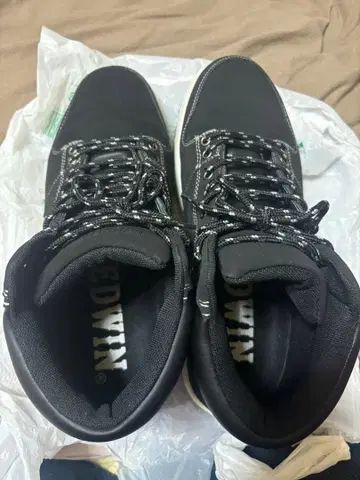 EDWIN 블랙 하이컷 스니커즈