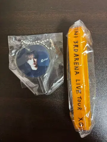 INI 오자키 타쿠미 XQUARE 캡슐 토이 러버 밴드 부채 키링