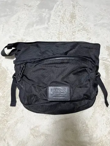 BURTON 블랙 숄더백