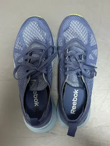 Reebok 네이비 스니커즈