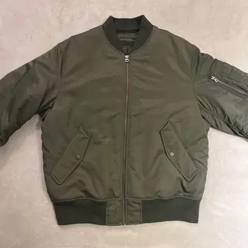 UNIQLO 올리브 그린 MA-1 플라이트 자켓