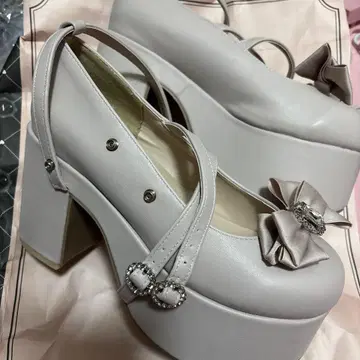 NOEMIE 아가씨 2way 더블 스트랩 펌프스