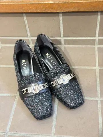 [새상품급] DIANA 다이애나 22.5 글리터 비쥬 오페라 업