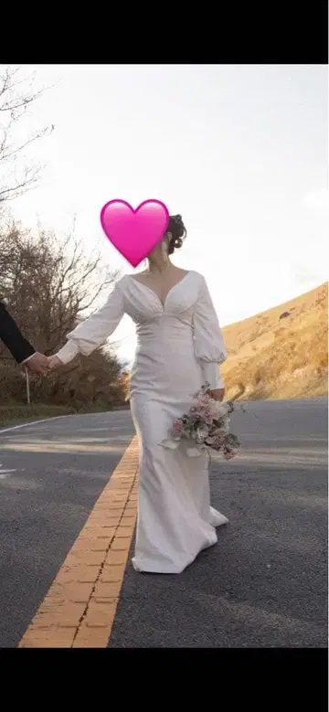 화이트 웨딩 드레스 슬리브 포함