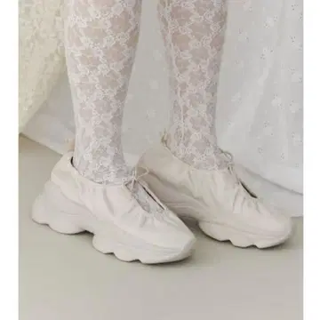 merry jenny 개더 인조 가죽 스니커즈 아이보리