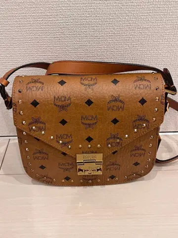 [새상품급] MCM 스터드 장식 숄더백 브라운