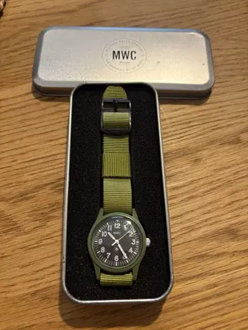 MWC 아날로그 손목시계 그린
