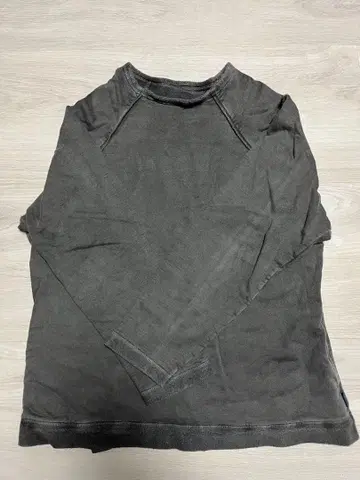 굿온 보틀넥 그레이 맨투맨