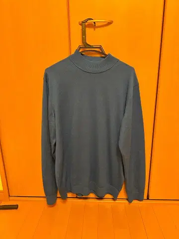 MOONCASTLE 로얄 블루 모크넥 스웨터