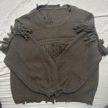 프린지 장식 애쉬 브라운 스웨터 F 사이즈