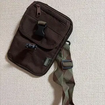 다크 브라운 숄더백 카모플라쥬 스트랩