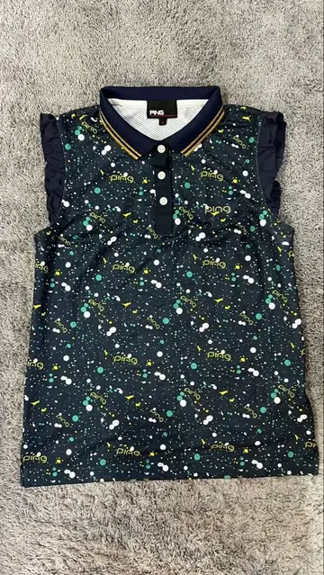 PING 우주 패턴 프릴 피케 셔츠