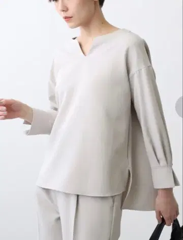 새상품 INDIVI 인디비 키넥 오버 블라우스 그레이 38