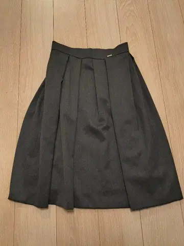 Harrods 그레이 플리츠 스커트 무릎 기장