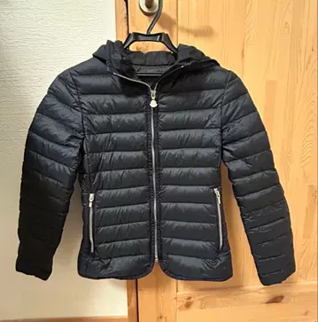 MONCLER 네이비 다운 자켓 후드 부착