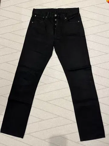 블랙 스트레이트 데님 팬츠