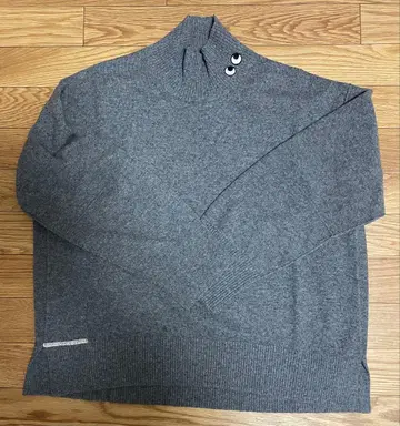 유니클로 x 아냐 핸드마치 캐시미어 하이넥 스웨터 그레이