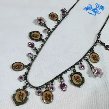 미하엘 네그린 로즈 목걸이