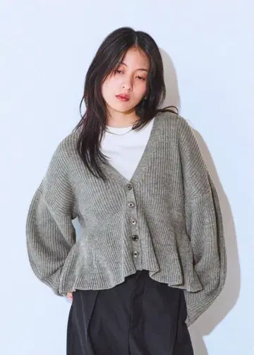 택 포함 새상품 JEANASIS 7G 아제 페플럼 V 가디건