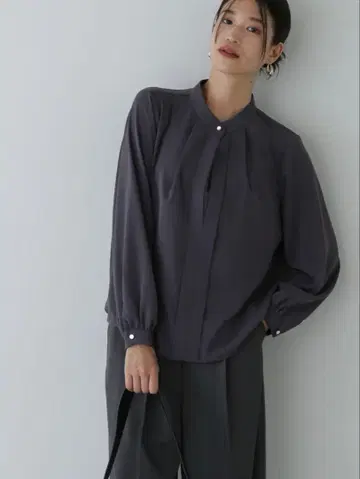 N 내추럴 뷰티 베이직 프론트 턱 블라우스