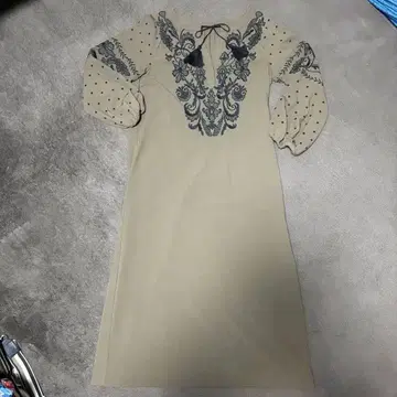 그레이스 콘티넨탈 카프탄 자수 원피스