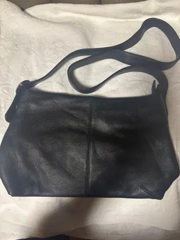 가죽 숄더백 블랙