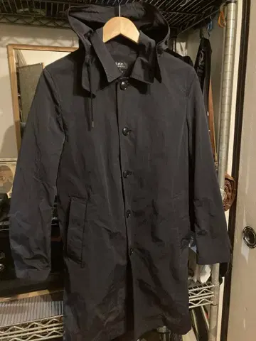 A.P.C. 후드 부착 나일론 코트 XS 블랙(약간 네이비 계열)