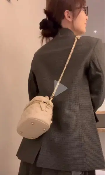 gu 그레이 체크 무늬 테일러드 자켓 and 스커트