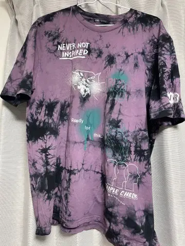 타이다이 T셔츠 보라색과 블랙 그래픽 프린트