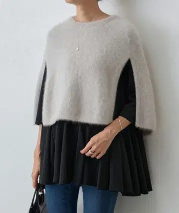 새상품급 BEARDSLEY 퍼 니트 판초 라이트 그레이