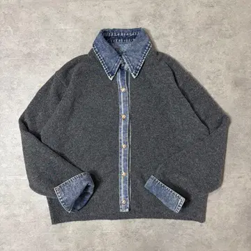 이소재 가디건풍 데님 니트 기믹 짧은 기장 은색 버튼 캐주얼